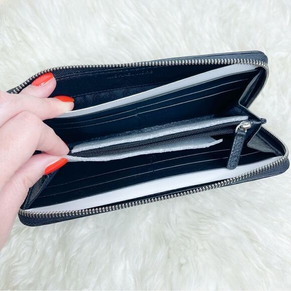 🍋 Michael Kors • Black Leather Zip Around Wallet w/Inner Separations for Cards - Picture 8 of 9